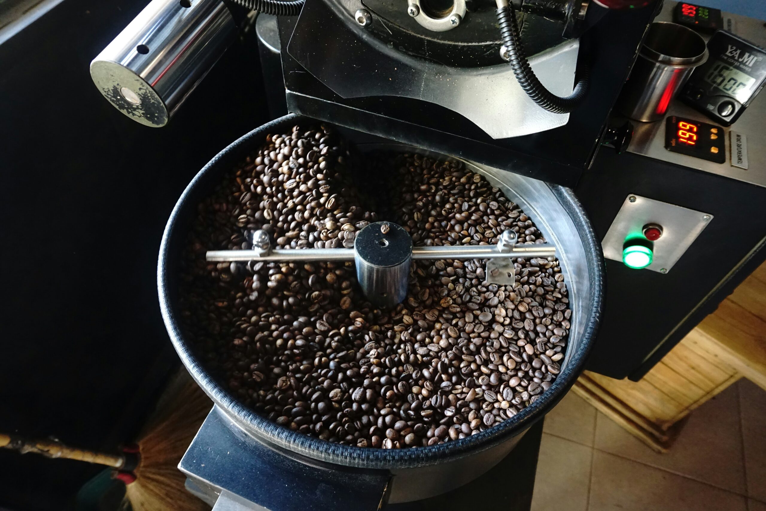 Burr coffee grinder with fresh grounds